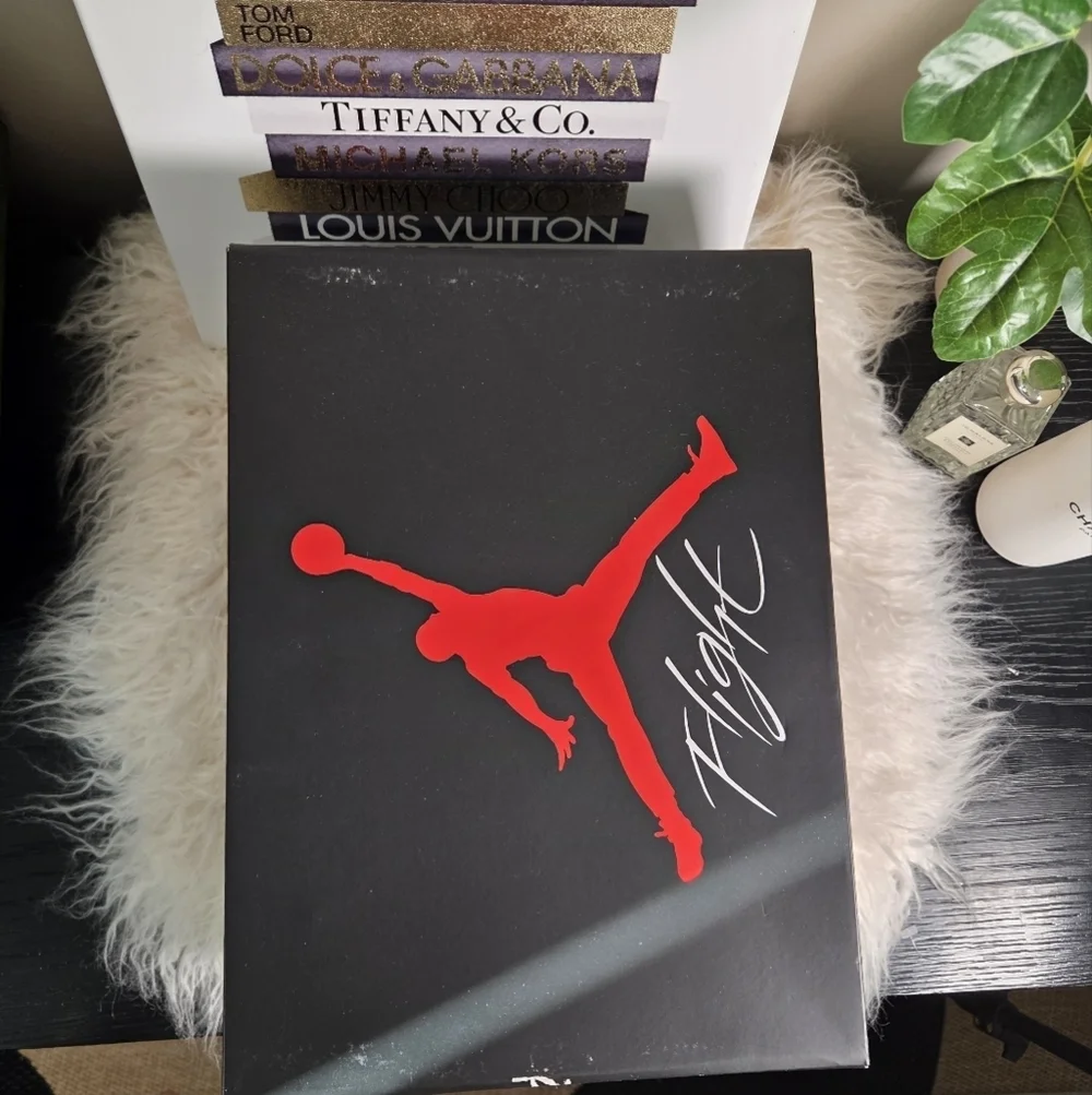 NEW NIKE AIR JORDAN 4 RETRO 
